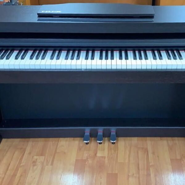 Nux WK-520 / Piano droit numérique 88 touches avec action marteau graduée